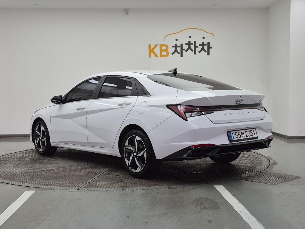 HYUNDAI Avante - Vista 3