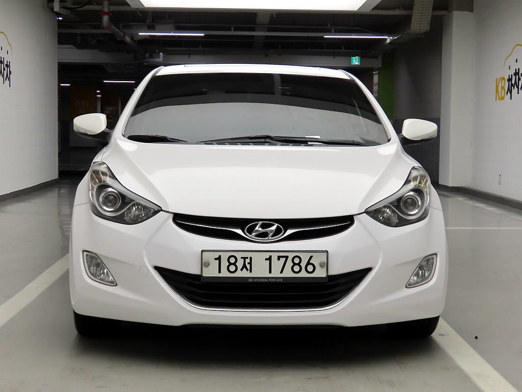 HYUNDAI Avante - Vista 2