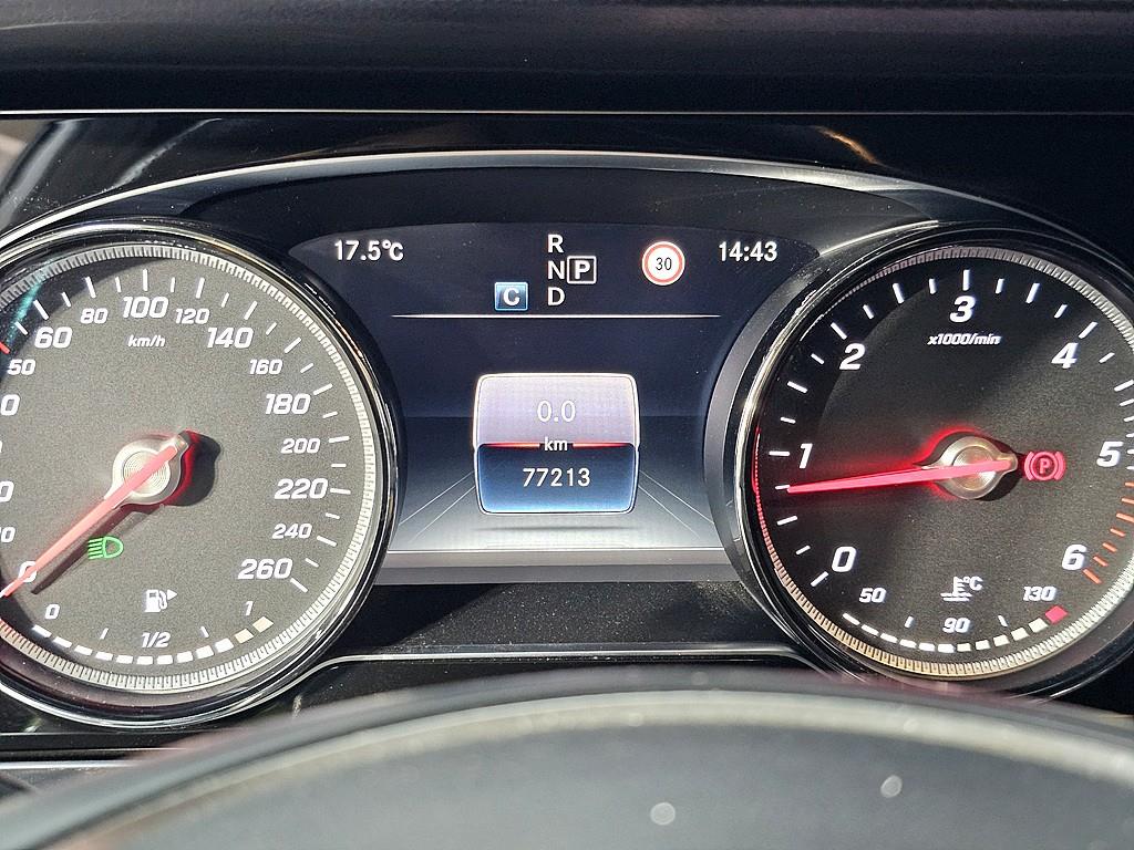 Mercedes Benz E class - Vista 7