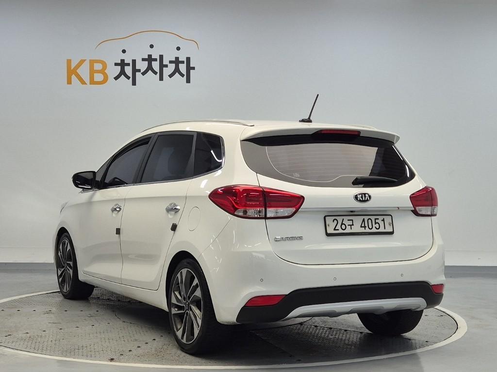 KIA Carens - Vista 3