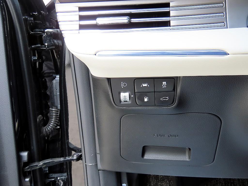 HYUNDAI Grandeur - Vista 12