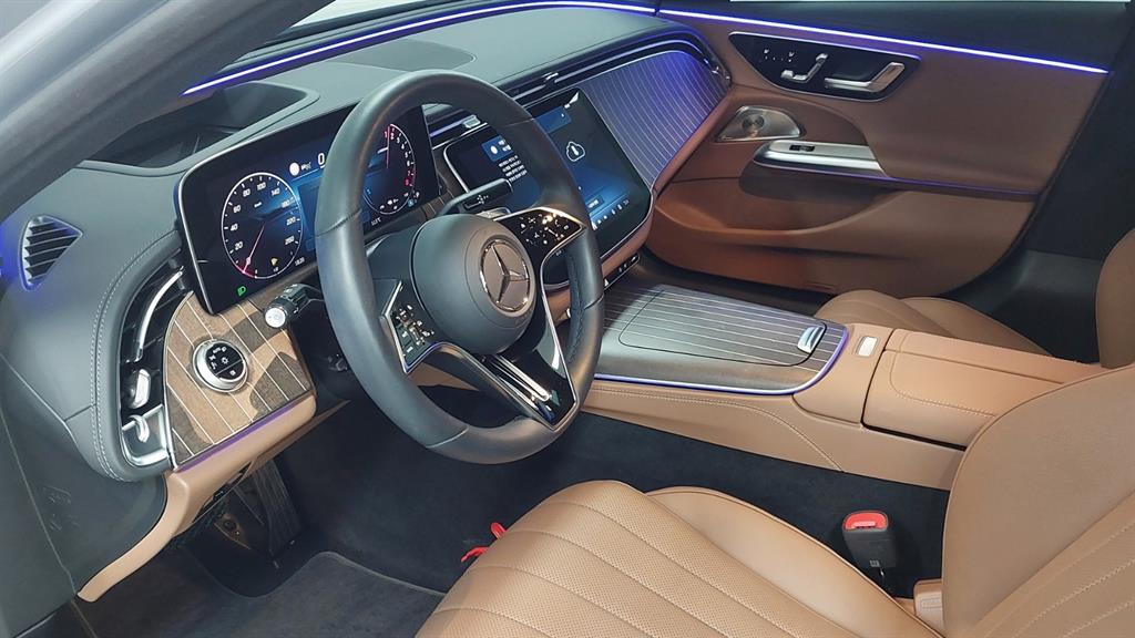Mercedes Benz E class - Vista 12