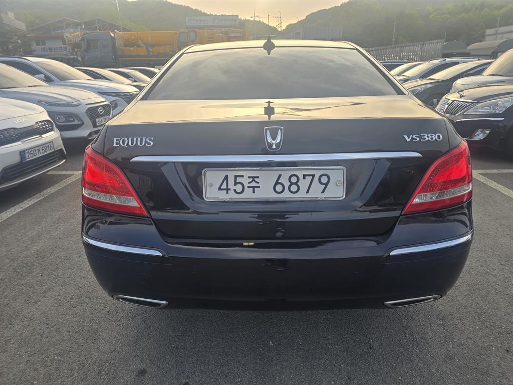HYUNDAI Equus - Vista 3