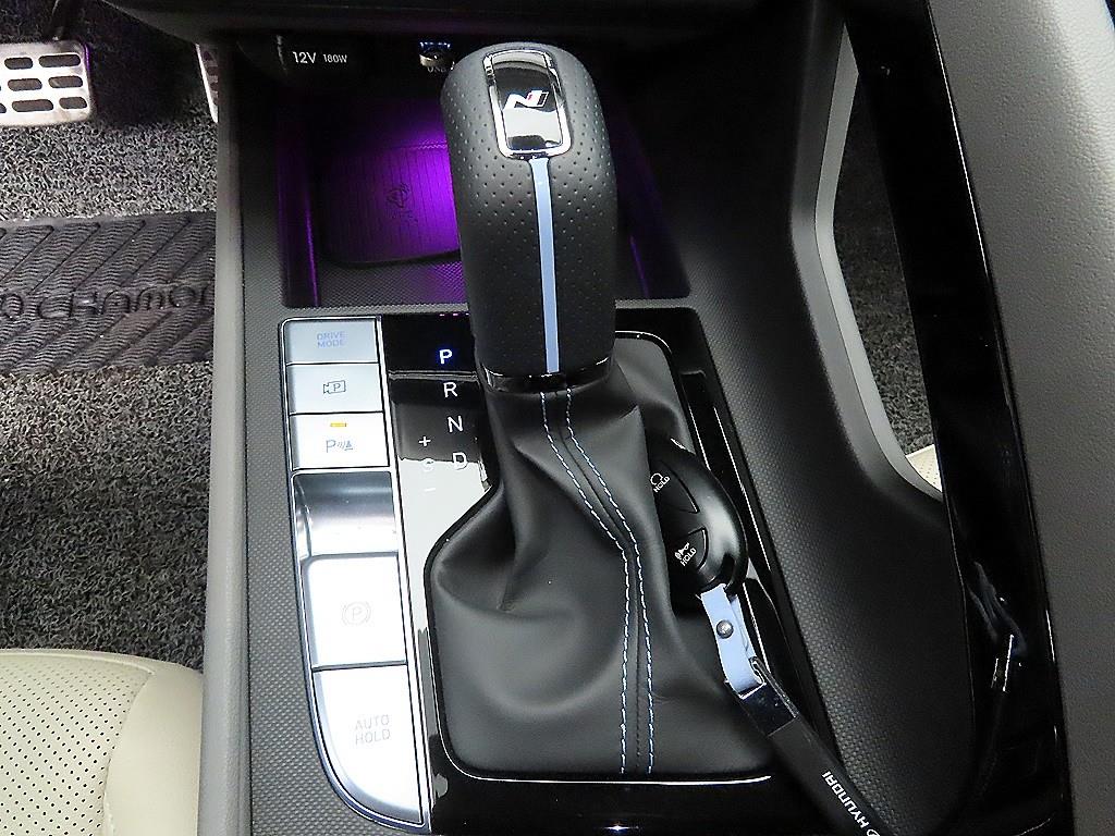 HYUNDAI Avante - Vista 10
