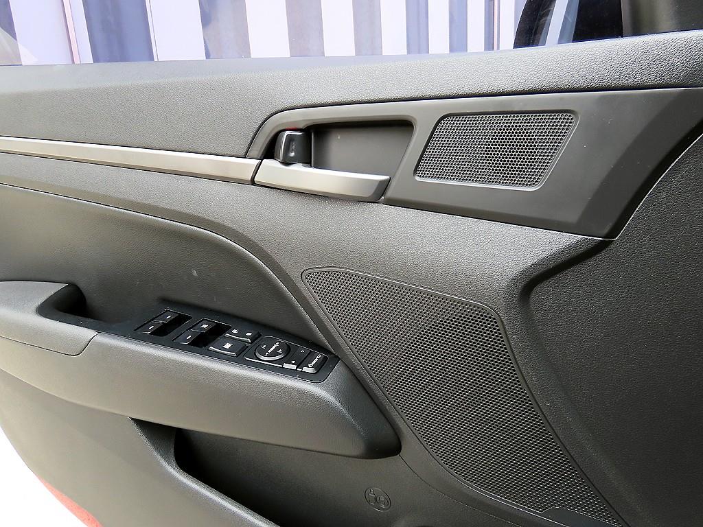 HYUNDAI Avante - Vista 11