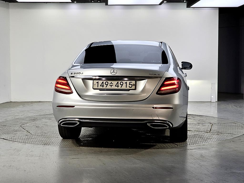 Mercedes Benz E class - Vista 2
