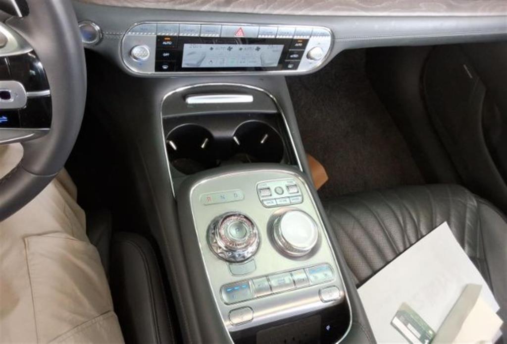 Genesis G90 - Vista 7