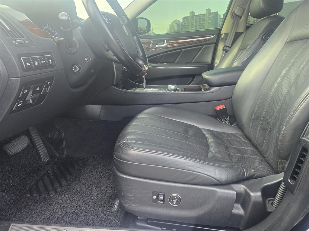 HYUNDAI Equus - Vista 8