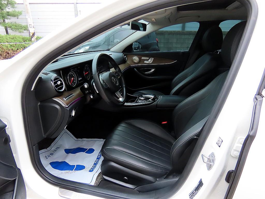 Mercedes Benz E class - Vista 5