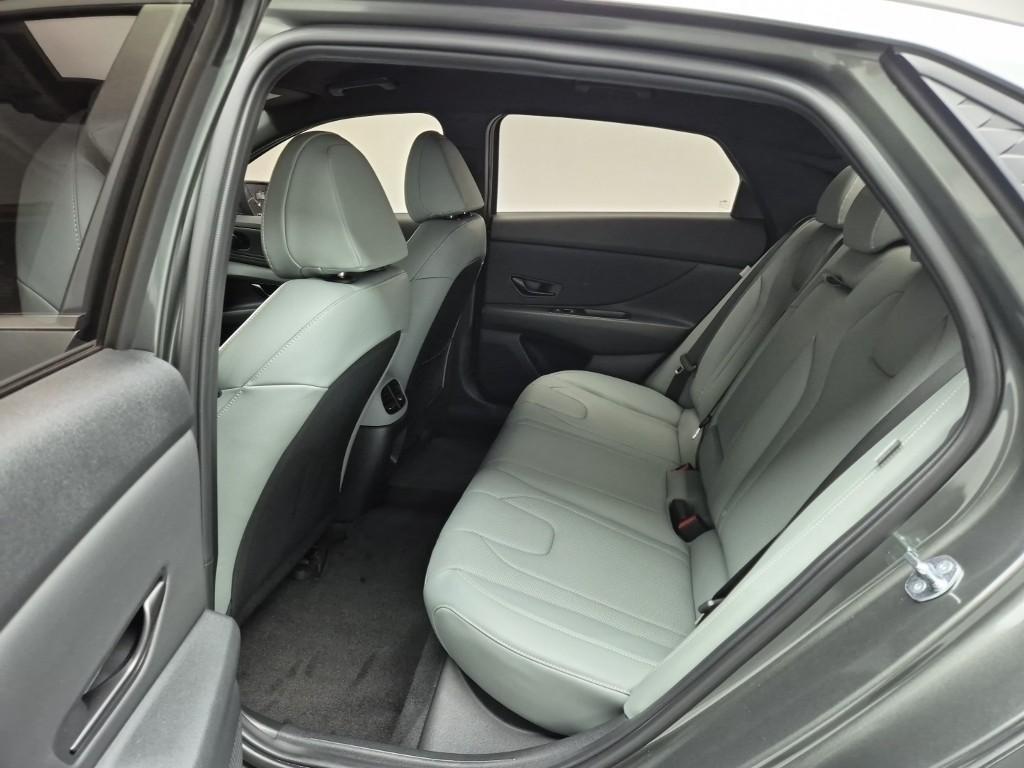 HYUNDAI Avante - Vista 10