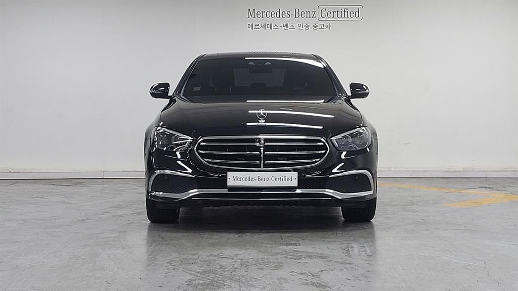 Mercedes Benz E class - Vista 4