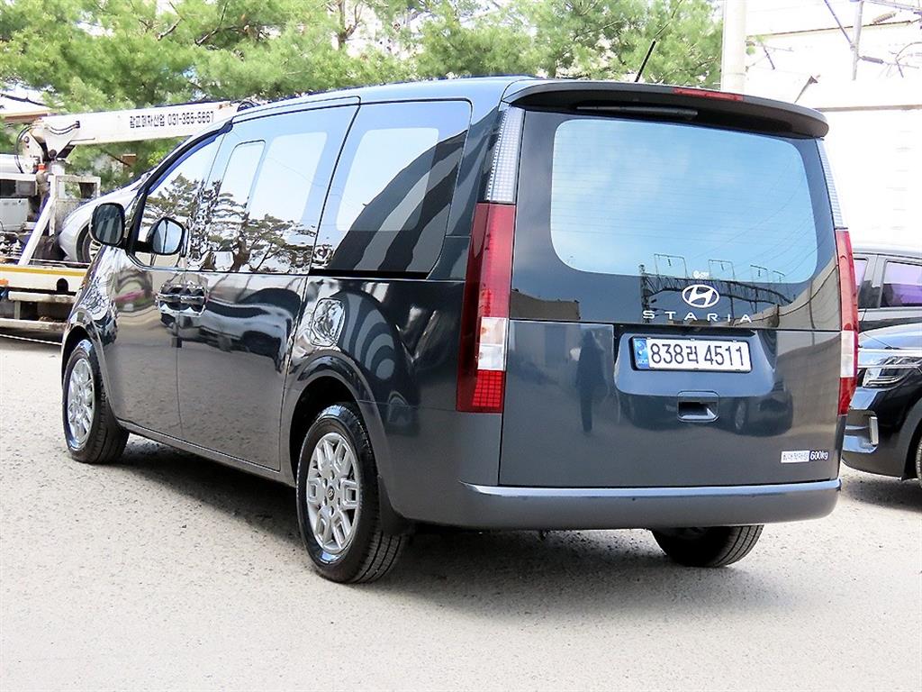 HYUNDAI Staria - Vista 3