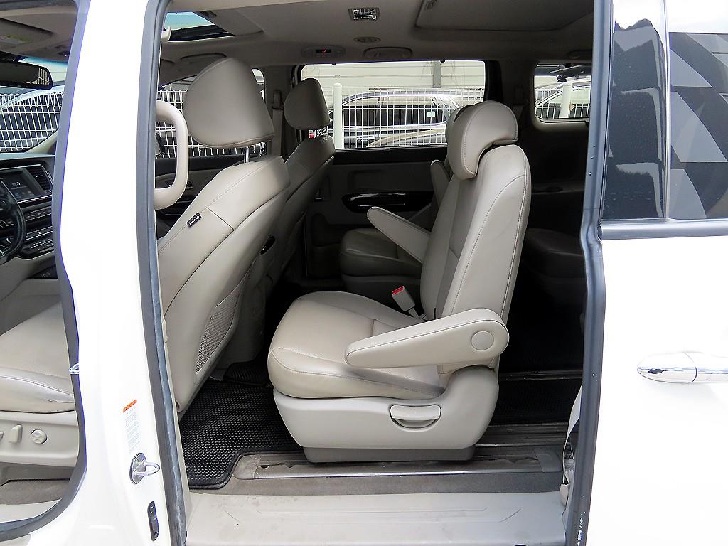 KIA Carnival - Vista 6