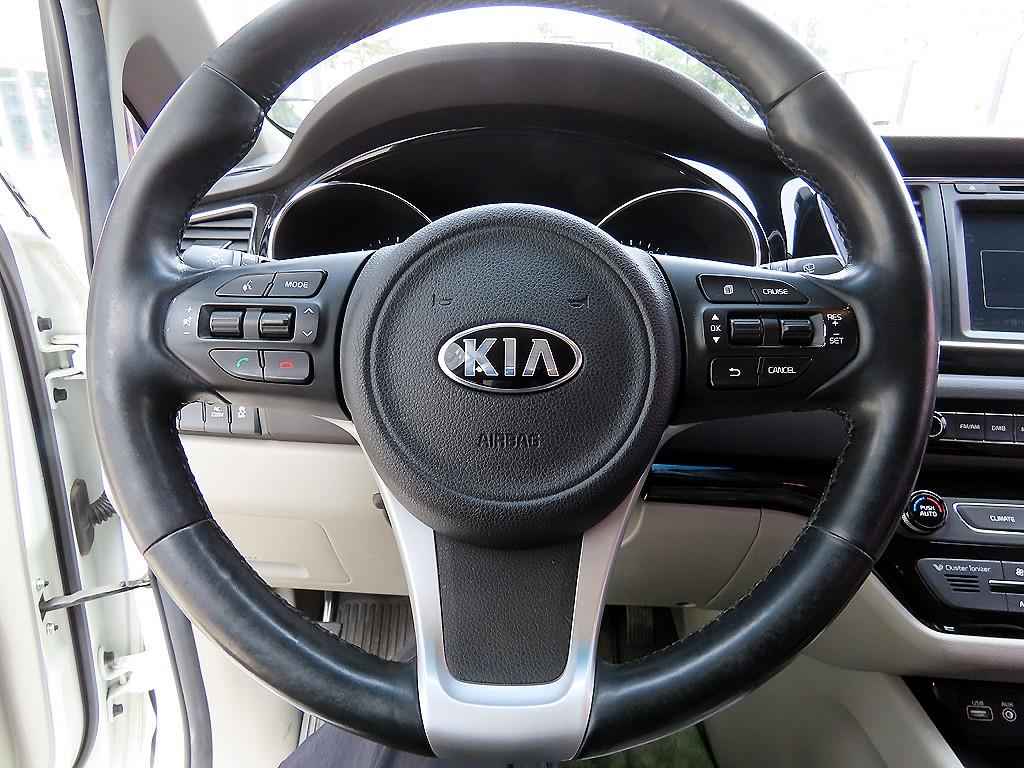 KIA Carnival - Vista 9