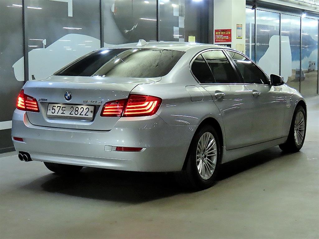 BMW 5 Series - Vista 4