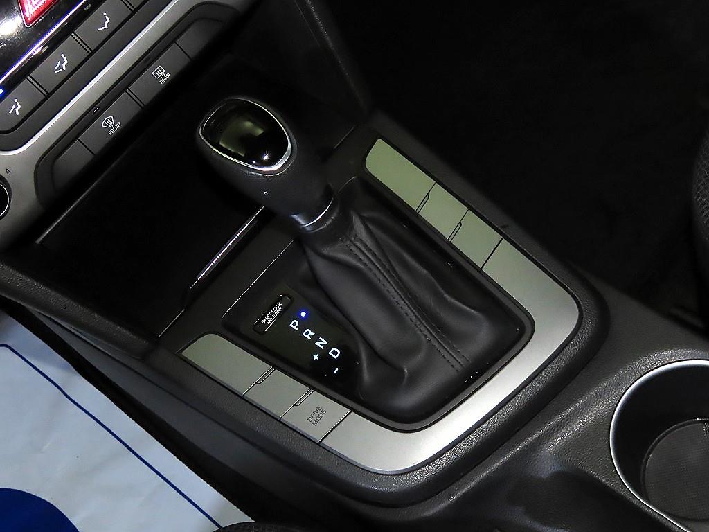 HYUNDAI Avante - Vista 12