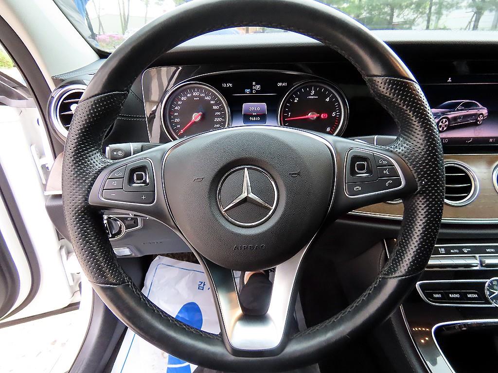Mercedes Benz E class - Vista 8