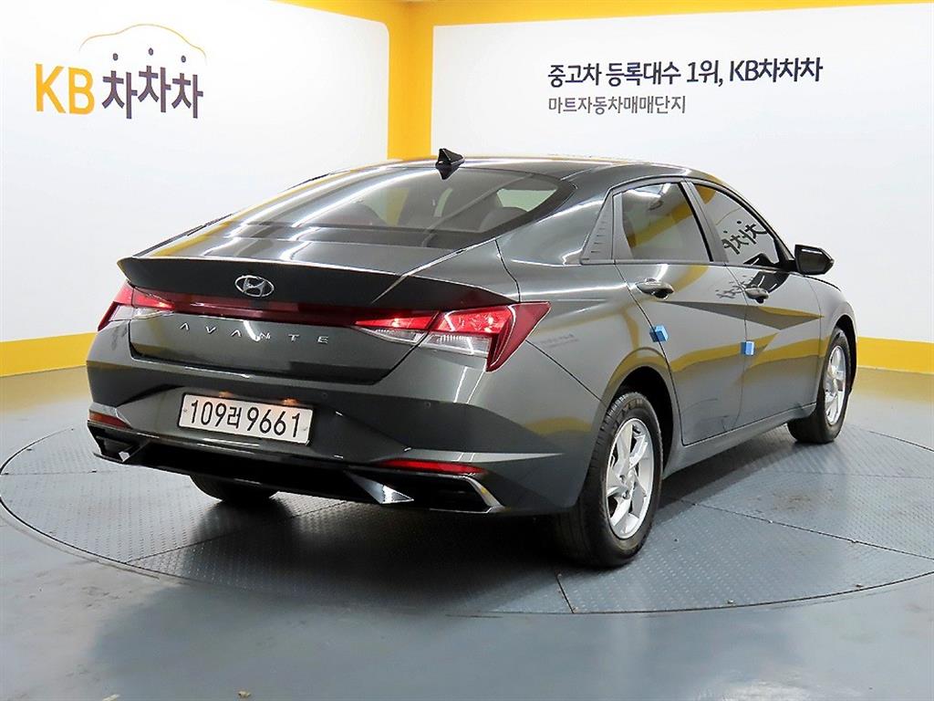 HYUNDAI Avante - Vista 4