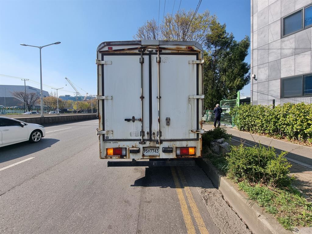 medium and large cargo truck - Vista 5