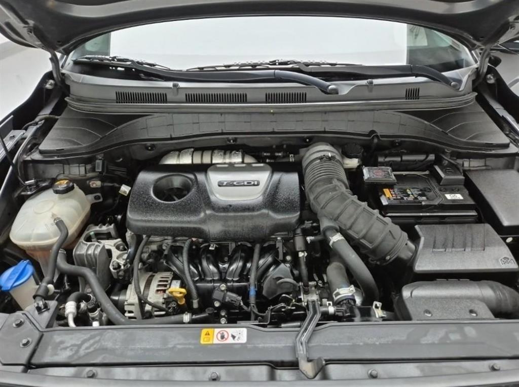 HYUNDAI Kona - Vista 5