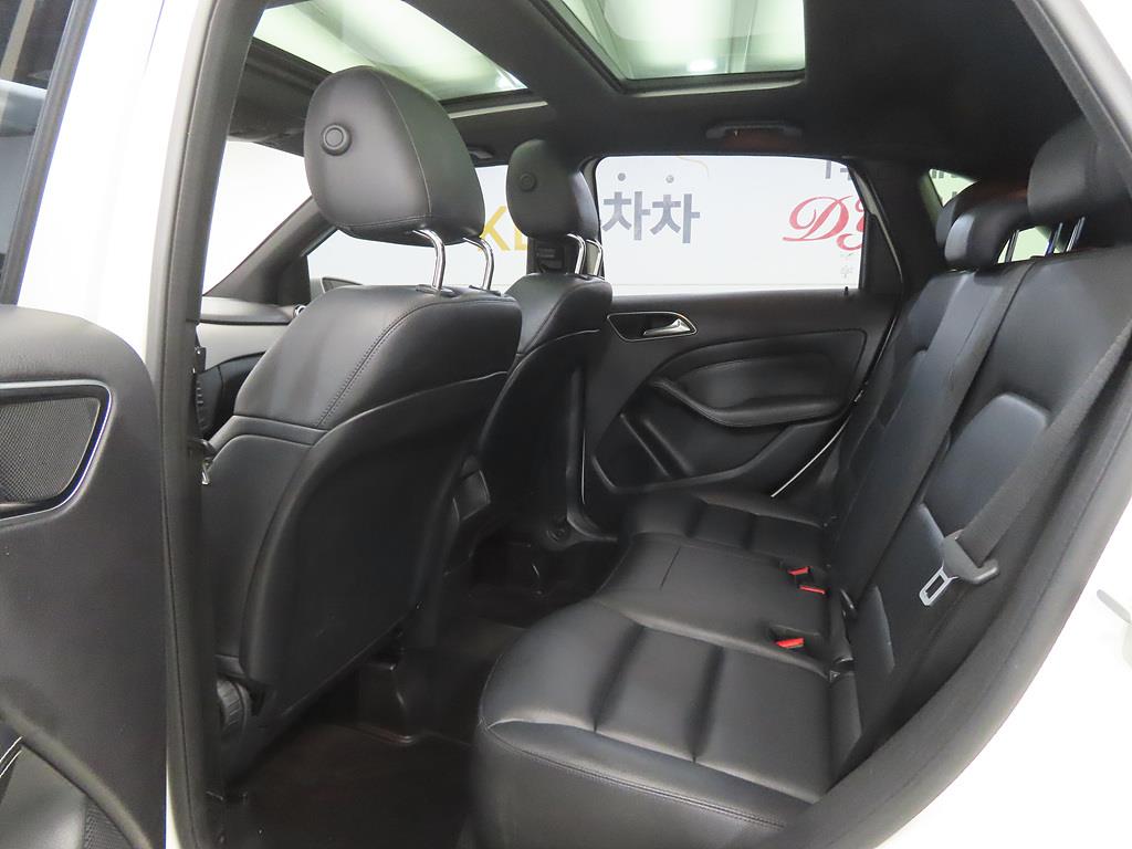 Mercedes Benz B Class (MY B) - Vista 6