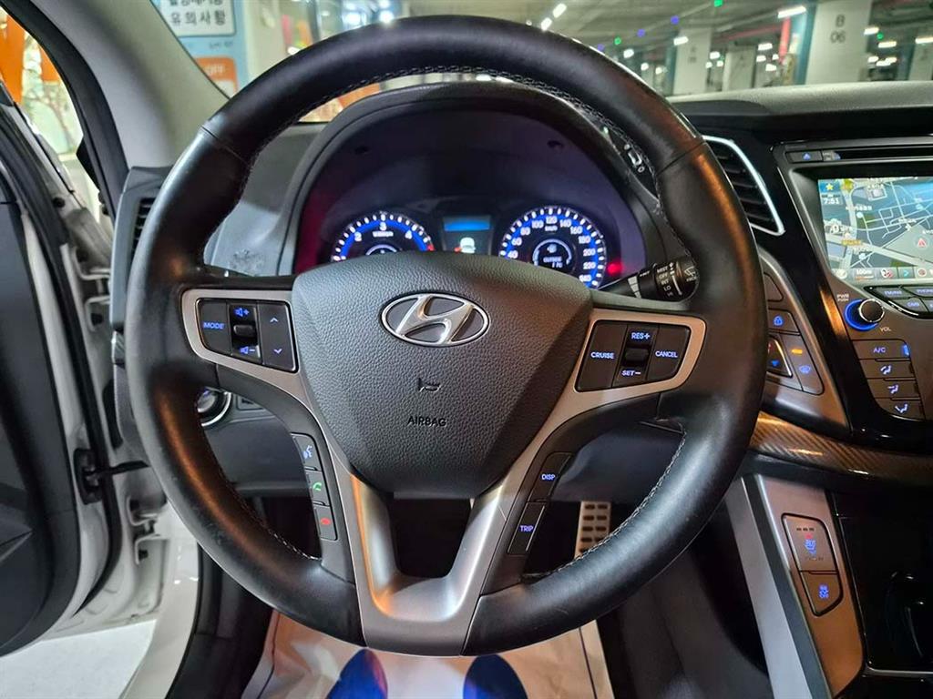 HYUNDAI i40 - Vista 8