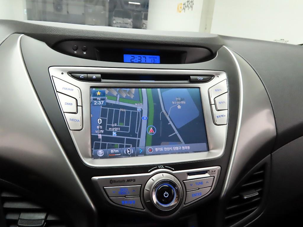 HYUNDAI Avante - Vista 8