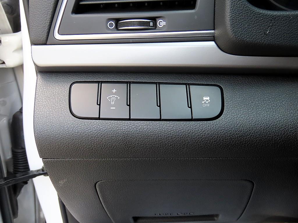 HYUNDAI Avante - Vista 12