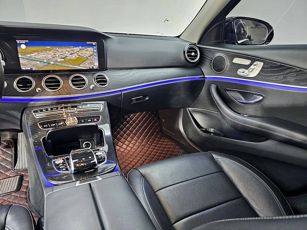 Mercedes Benz E class - Vista 10