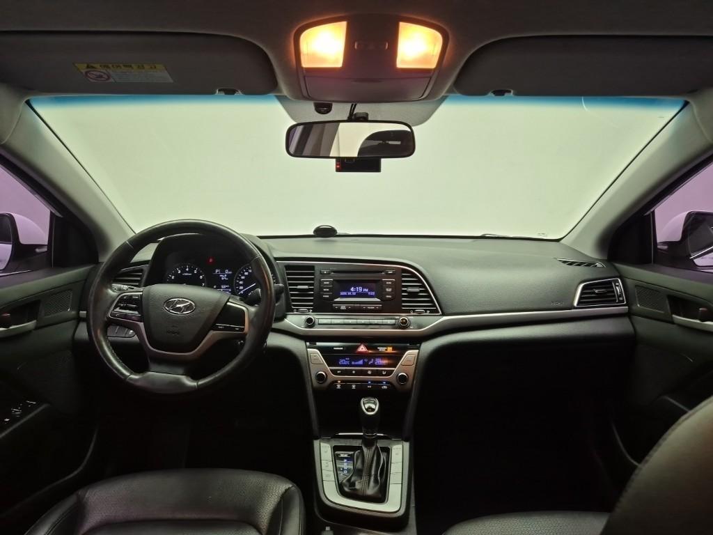 HYUNDAI Avante - Vista 7