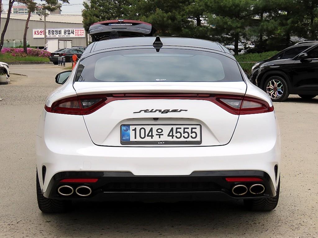 KIA Stinger - Vista 4