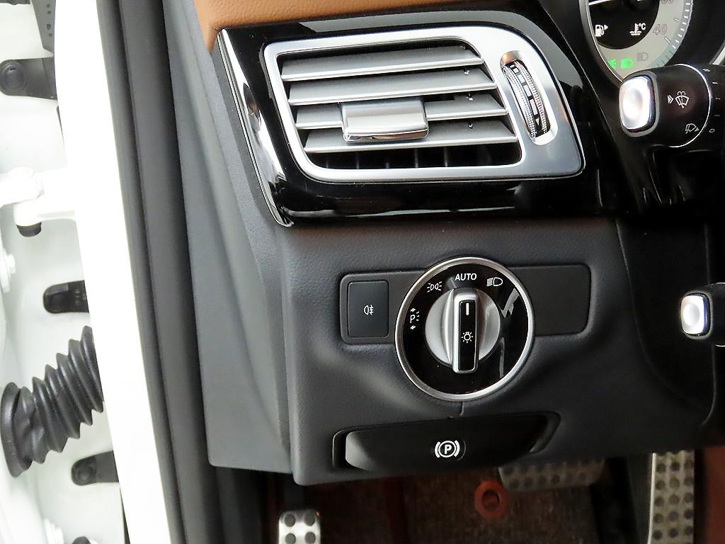 Mercedes Benz CLS Class - Vista 12
