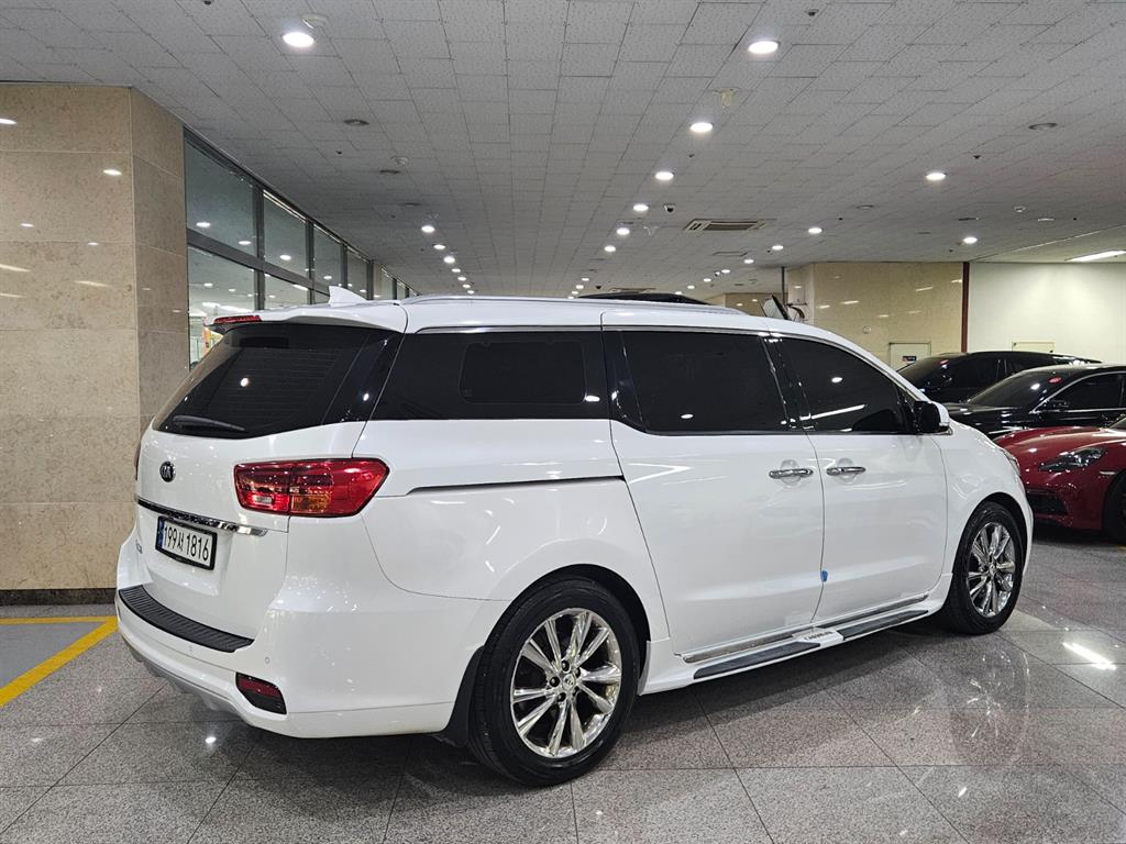 KIA Carnival - Vista 3