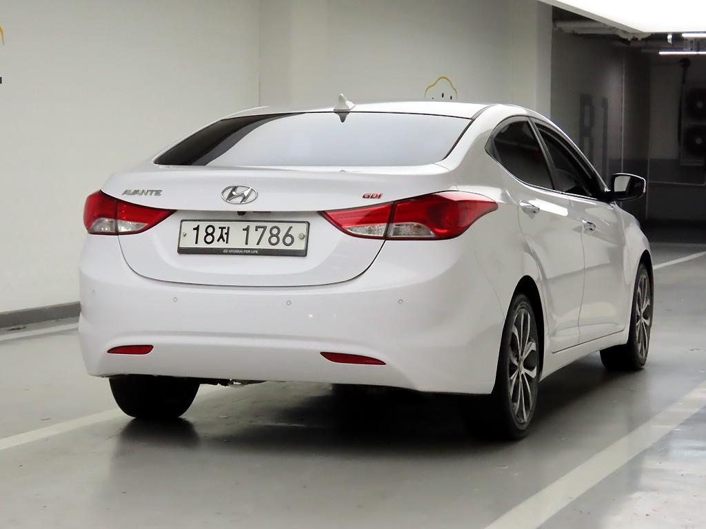 HYUNDAI Avante - Vista 4