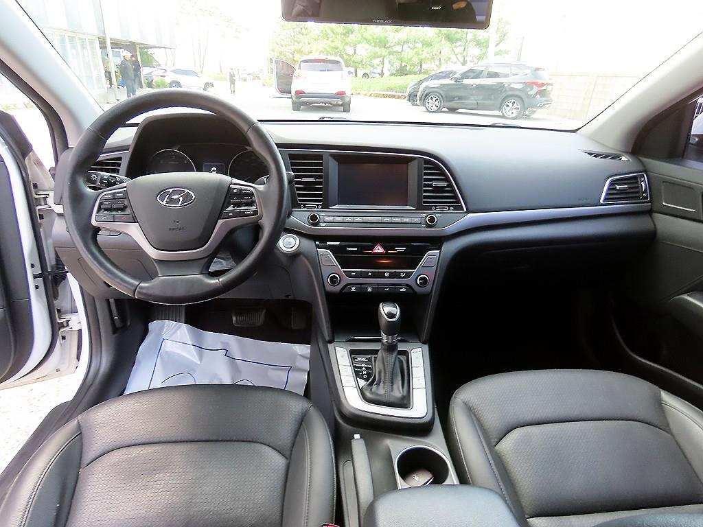 HYUNDAI Avante - Vista 7