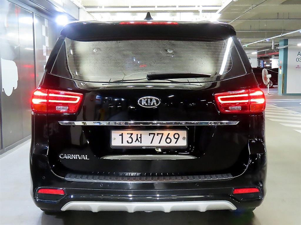 KIA Carnival - Vista 5