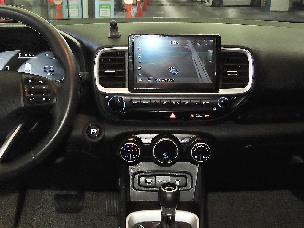 HYUNDAI Venue - Vista 11