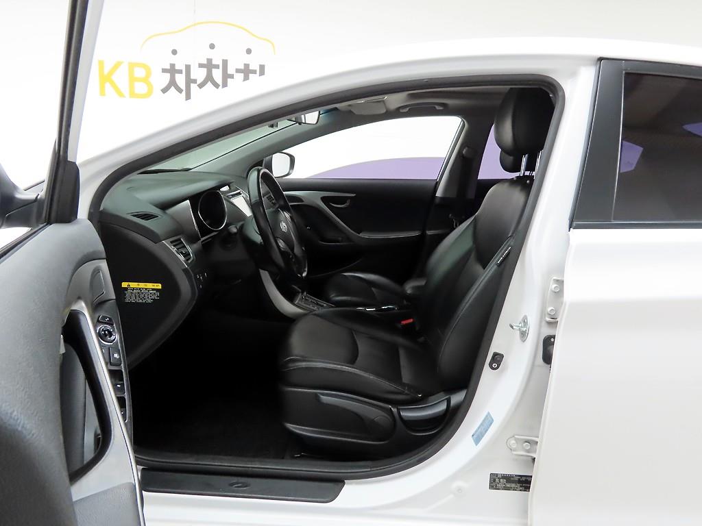 HYUNDAI Avante - Vista 12