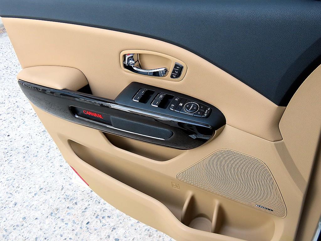 KIA Carnival - Vista 12