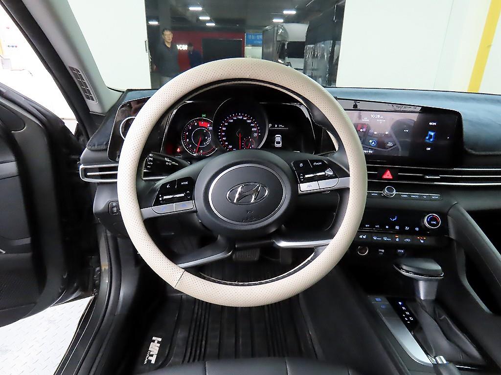 HYUNDAI Avante - Vista 9
