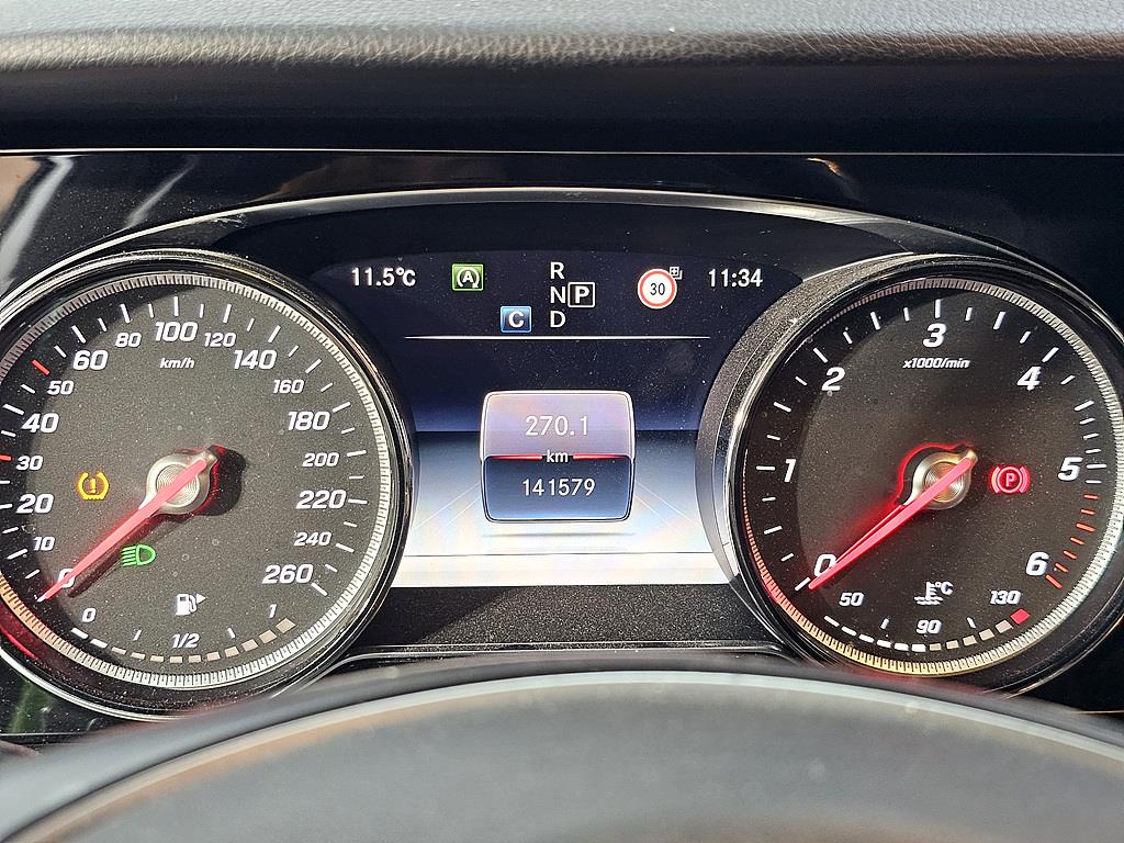 Mercedes Benz E class - Vista 6