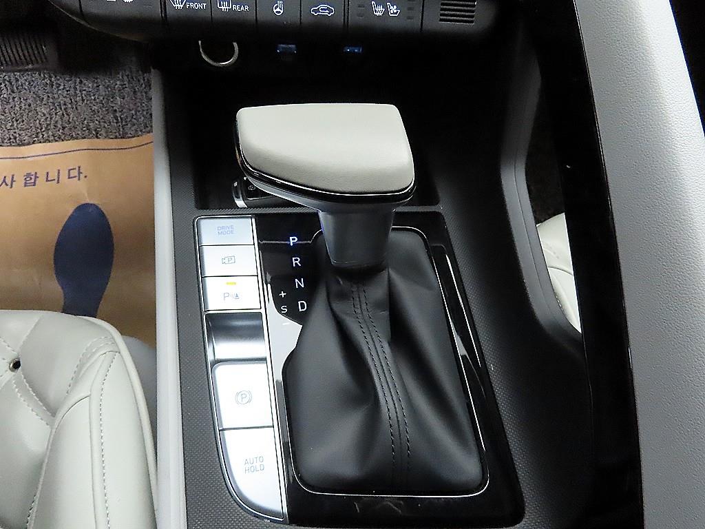 HYUNDAI Avante - Vista 10