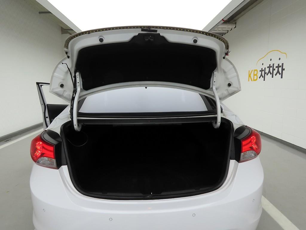 HYUNDAI Avante 2014 Blanco - Importación desde Corea - HF Imports Iquique - Foto 17