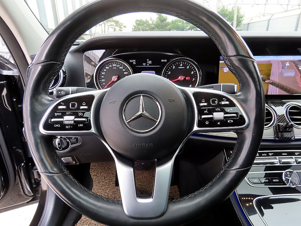Mercedes Benz E class - Vista 8