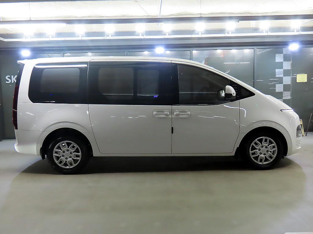 HYUNDAI Staria - Vista 3