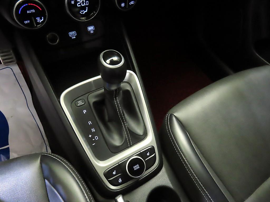 HYUNDAI Venue - Vista 12