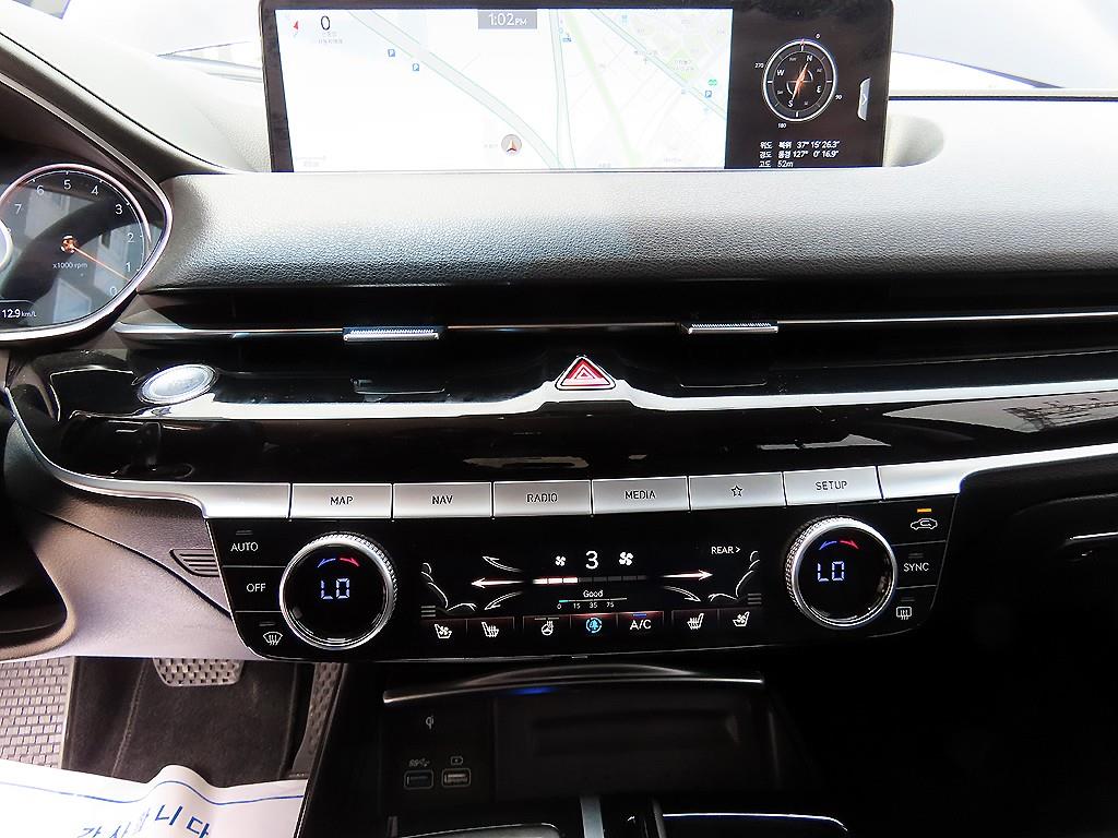 Genesis G80 - Vista 12