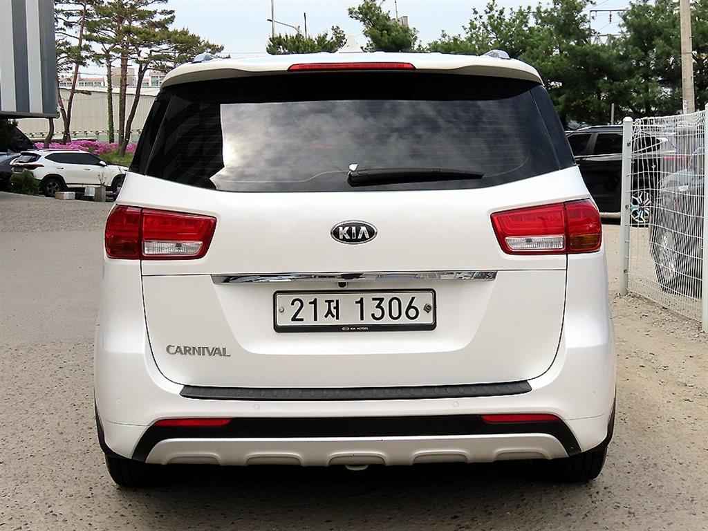 KIA Carnival - Vista 4