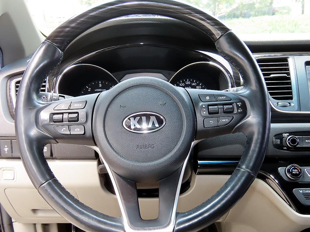 KIA Carnival - Vista 9