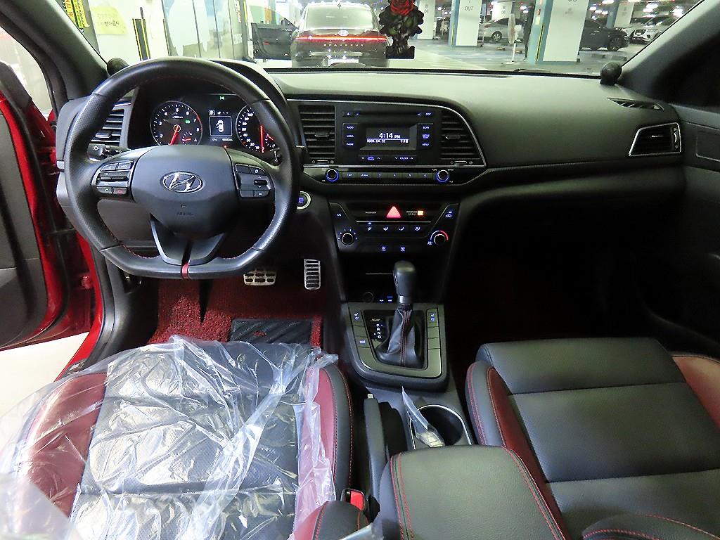 HYUNDAI Avante - Vista 10